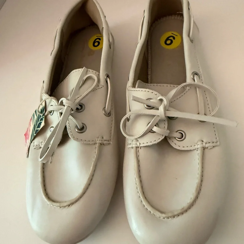 Tommy Bahama Wayfarer Light Gray Boat Shoes Women’s 9 NEW
